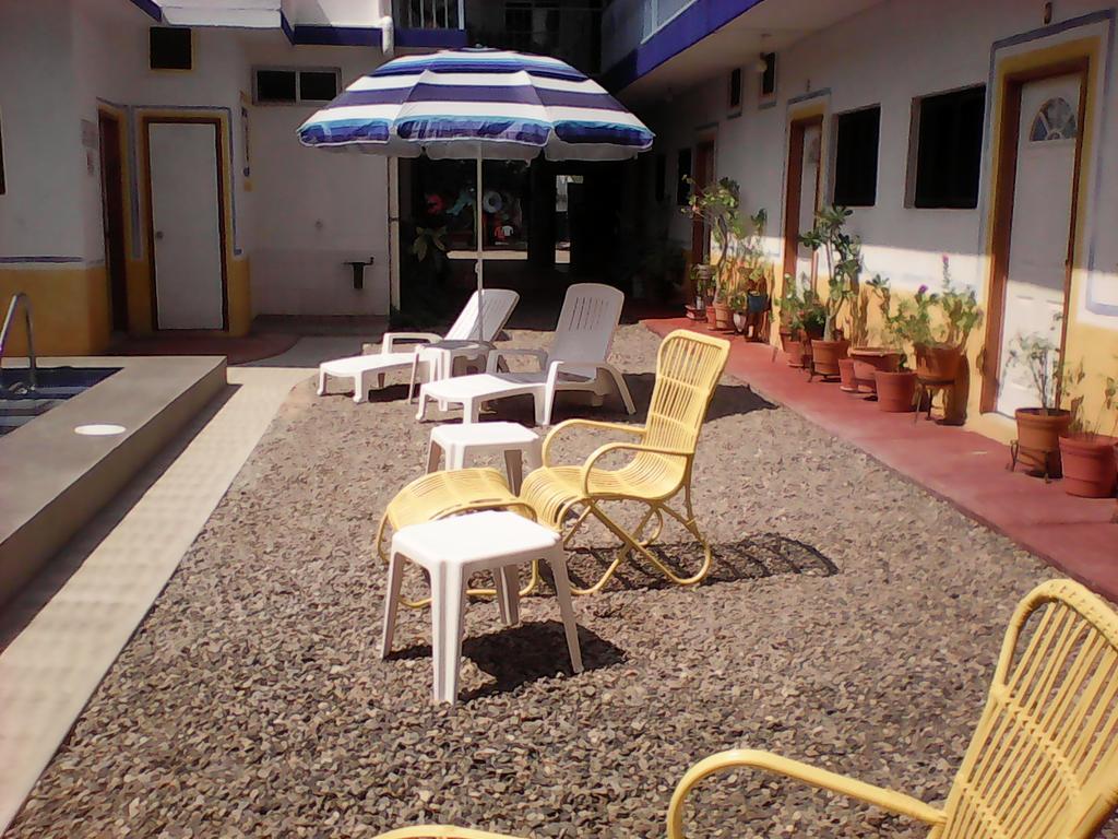 Hotel Sarabi Barra de Navidad Exterior photo