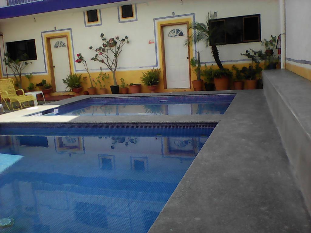 Hotel Sarabi Barra de Navidad Exterior photo