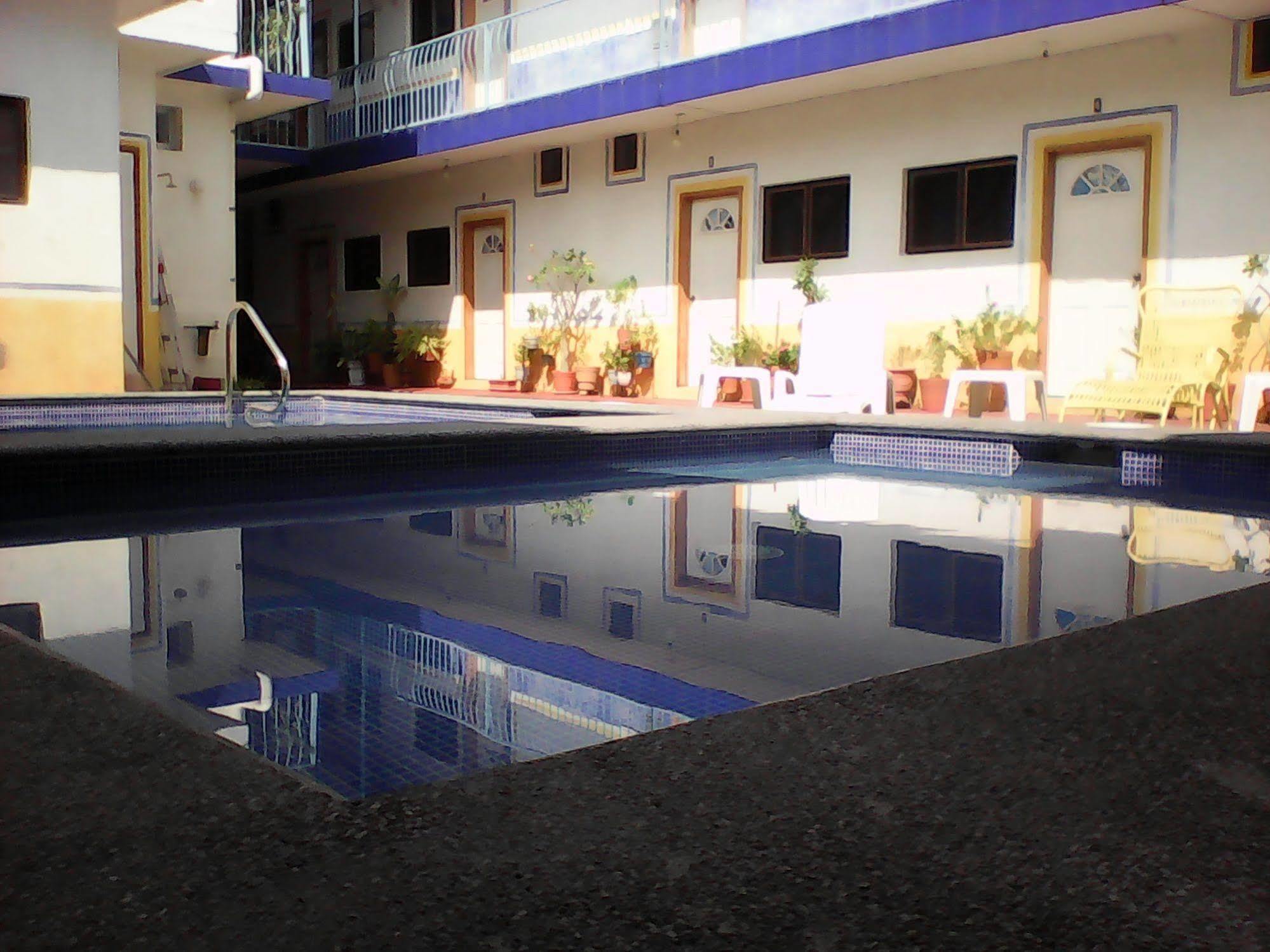 Hotel Sarabi Barra de Navidad Exterior photo
